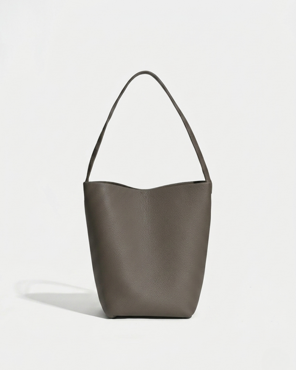 Léa Bucket Bag in elephant gray pebbled cowhide