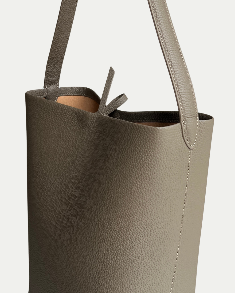Elephant gray pebbled leather texture close-up, Léa Bucket Bag
